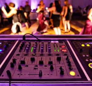 ERICKSOUND & EVENTS - DJ - SONORIZARE - LUMINI - FUM GREU - GHEATA CARBONICA