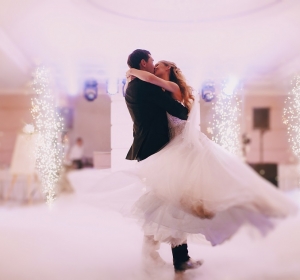 ERICKSOUND & EVENTS - DJ - SONORIZARE - LUMINI - FUM GREU - GHEATA CARBONICA