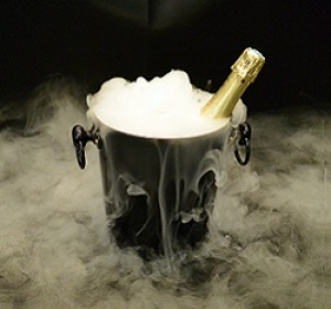 ERICKSOUND & EVENTS - DJ - SONORIZARE - LUMINI - FUM GREU - GHEATA CARBONICA