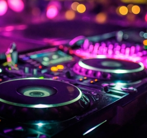 ERICKSOUND & EVENTS - FUM GREU - GHEATA CARBONICA - DJ - SONORIZARE - LUMINI