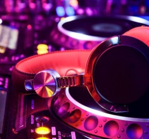 ERICKSOUND & EVENTS - FUM GREU - GHEATA CARBONICA - DJ - SONORIZARE - LUMINI